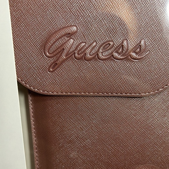 Guess universal phone pouch, pink leather design with strap and cardslot - Picture 4 of 6